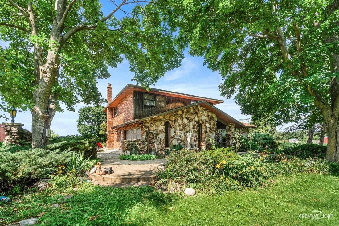 House in Hinckley, Illinois, United States 3 - 18592403