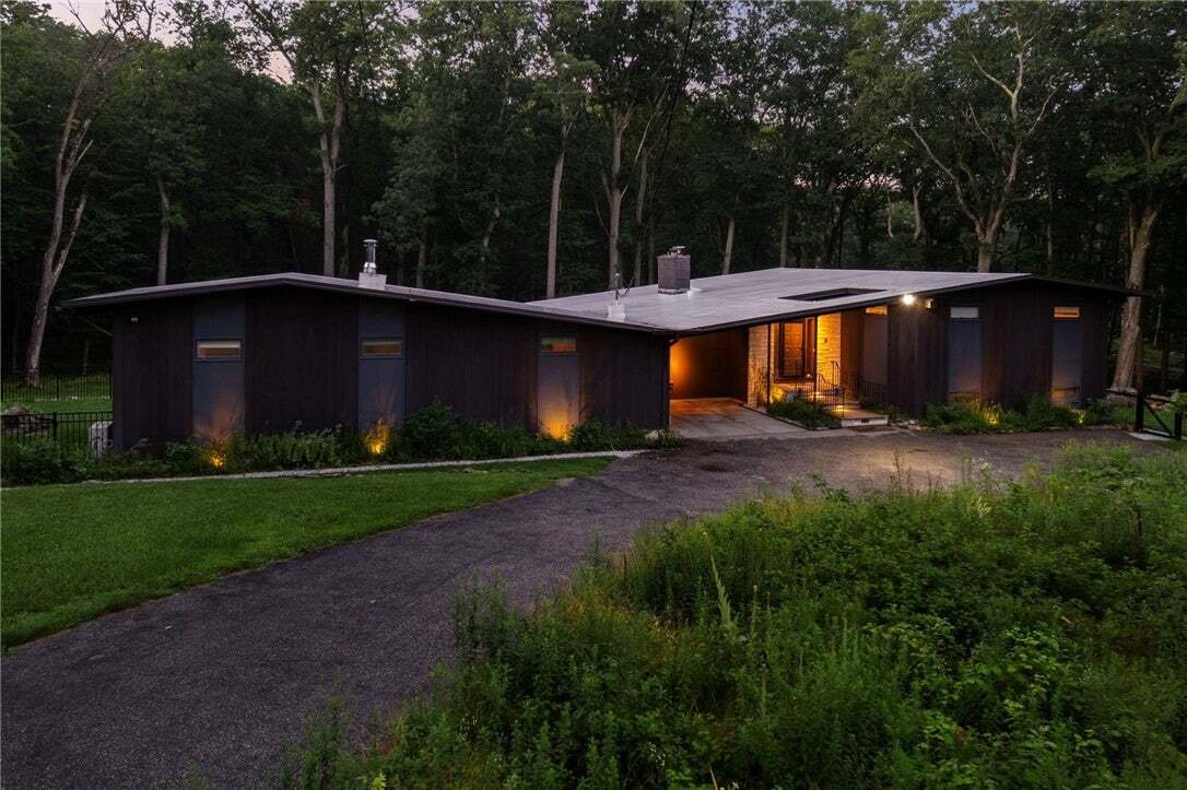 House in Warwick, Rhode Island, United States 2 - 18590975