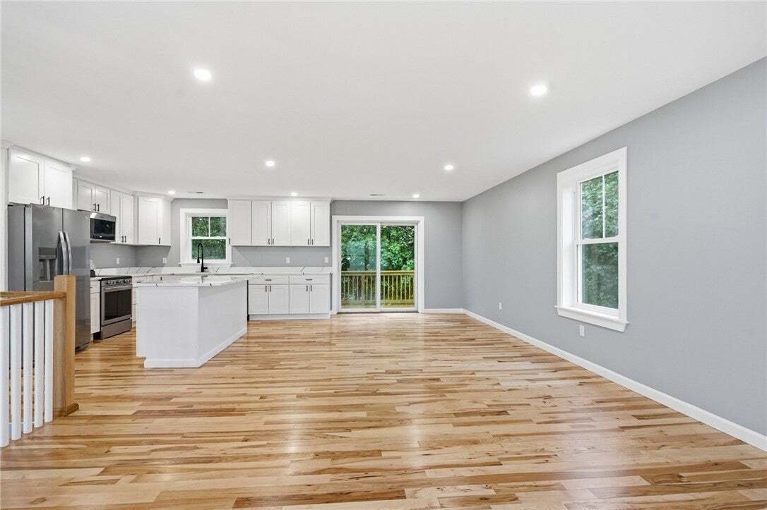 House in West Warwick, Rhode Island, United States 4 - 18590968