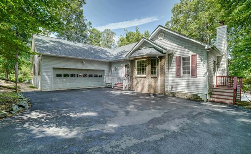 House in Lake Monticello, Virginia, United States 1