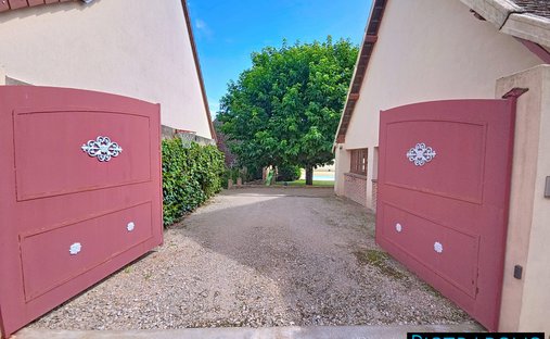 House in Cuisery, Bourgogne – Franche-Comté, France 1