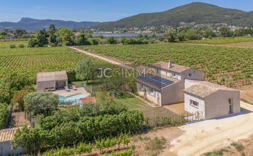 Villa en Le Village, Cuers, Francia 1