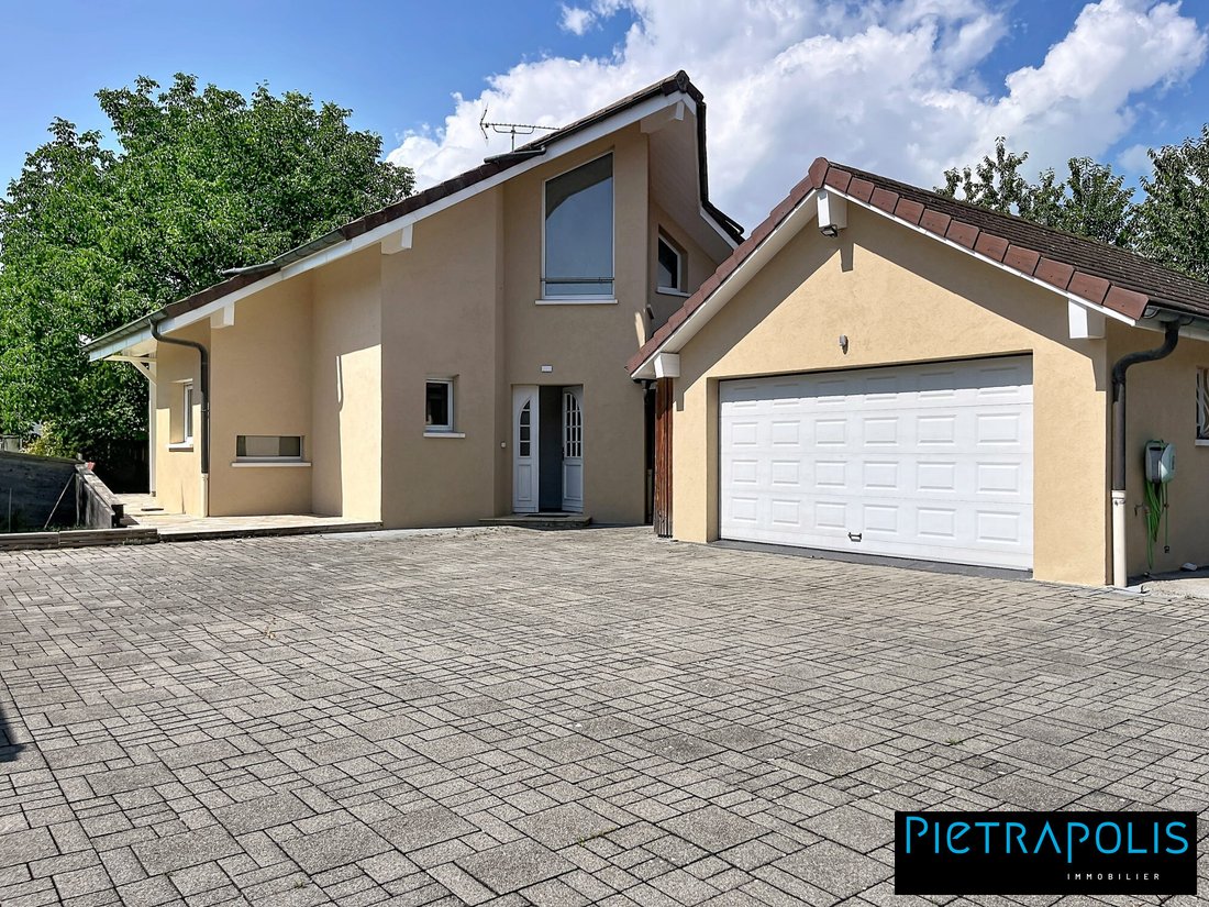 Villa in Versonnex, Auvergne-Rhône-Alpes, France 1 - 15048071
