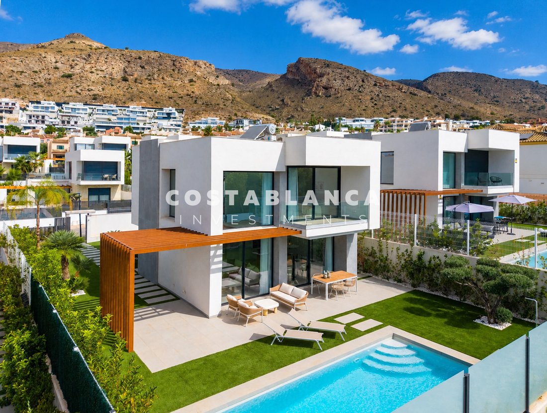 Villa in Finestrat, Valencian Community, Spain 1 - 18590486
