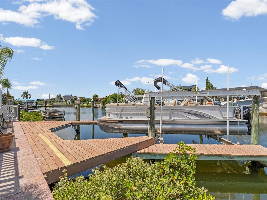 House in Hudson, Florida, United States 3 - 18589057