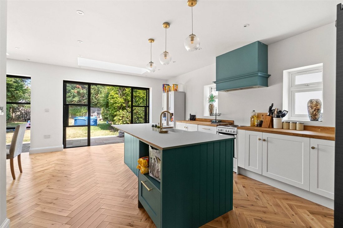 House in Sunbury, England 4 - 18588948