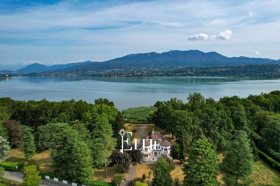 Villa in Cazzago Brabbia, Lombardy, Italy 1 - 17145860
