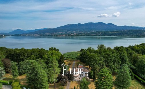 Villa in Cazzago Brabbia, Lombardy, Italy 1