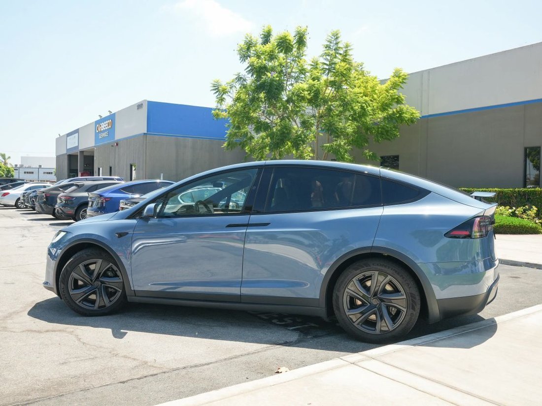 Suv in Costa Mesa, CA, United States 4 - 18531390