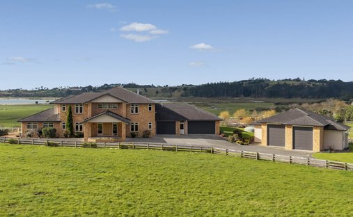 House in Whitford, Auckland, New Zealand 1