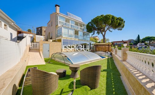 Villa in Ruby, Catalonia, Spain 1