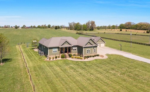 House in Cedar Hill, Tennessee, United States 1