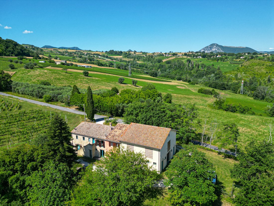 Estate in Serra San Quirico, Marche, Italy 2 - 18589857