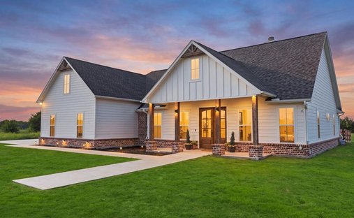 House in Celeste, Texas, United States 1