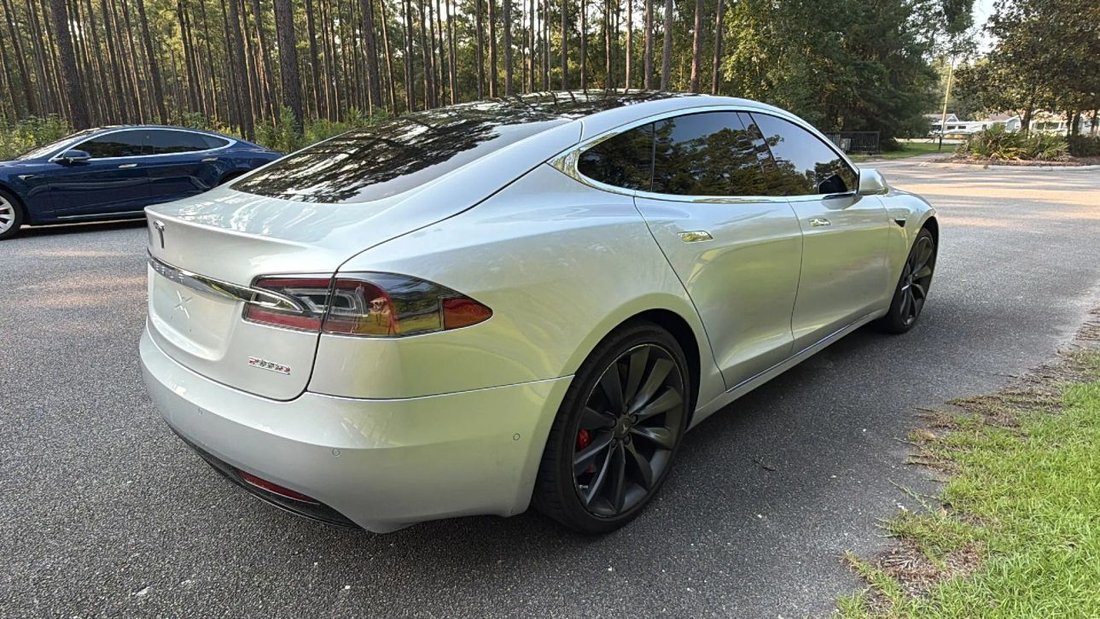 Sedan in Central Square, NY, United States 5 - 18553766