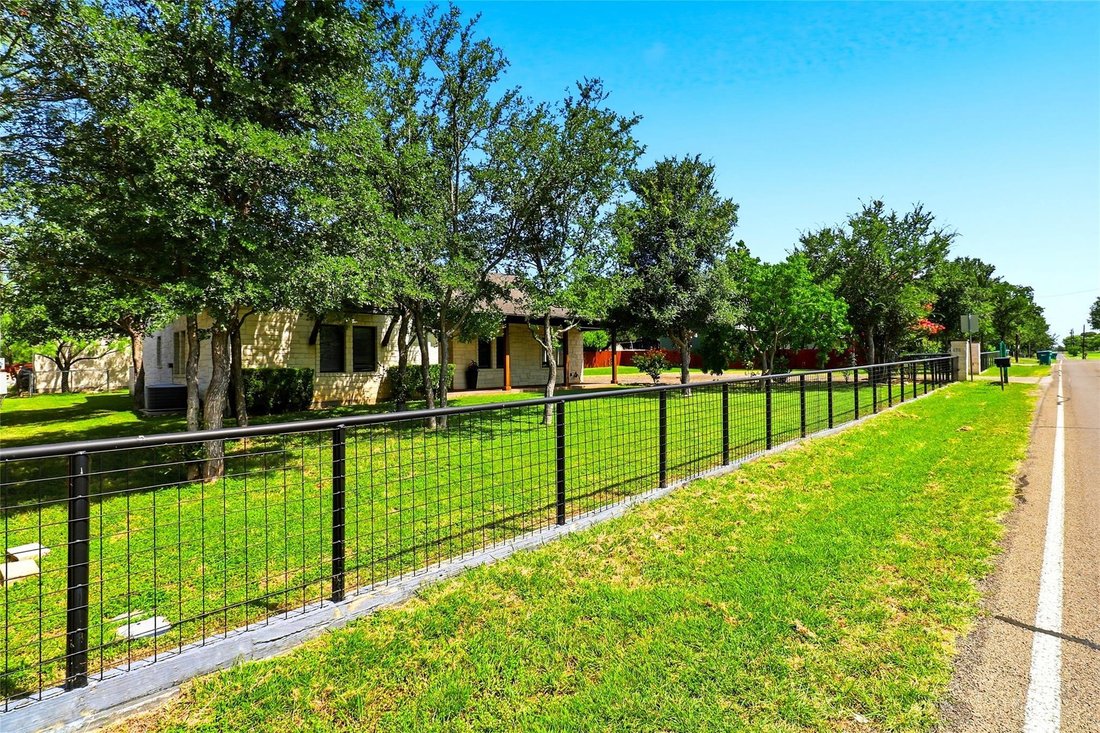 House in Marble Falls, Texas, United States 3 - 18589801