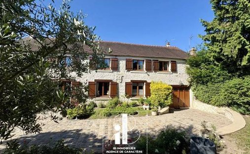 House in Acheres-la-Foret, Ile-de-France, France 1