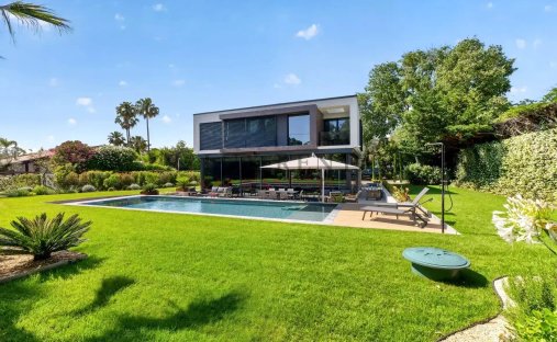 Villa in Fontmerle, Antibes, France 1