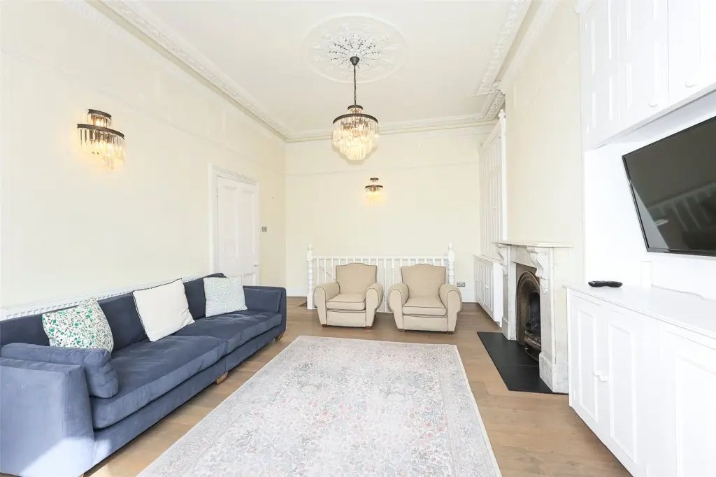 House in Ealing (London Borough of Ealing), Ealing, England 4 - 18588964