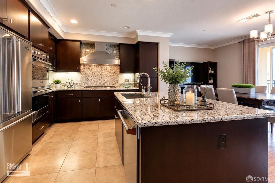 Condo in San Francisco, California, United States 5 - 18589058