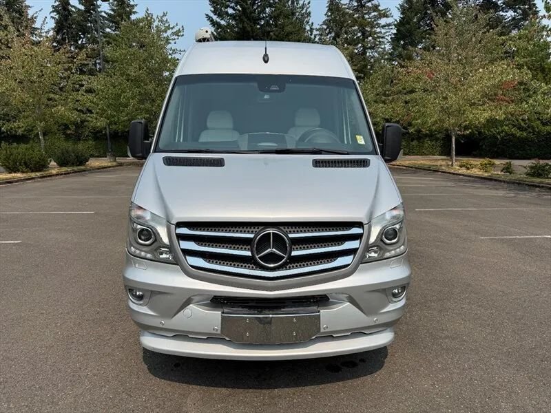 Poulsbo, WA, United States 2 - 18590433