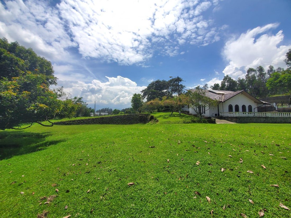 Land in Quito, Pichincha, Ecuador 3 - 18588712