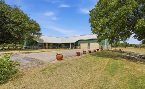 Farm Ranch in Krum, Texas, United States 1