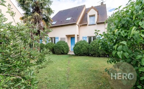 House in Montfort-l'Amaury, Ile-de-France, France 1