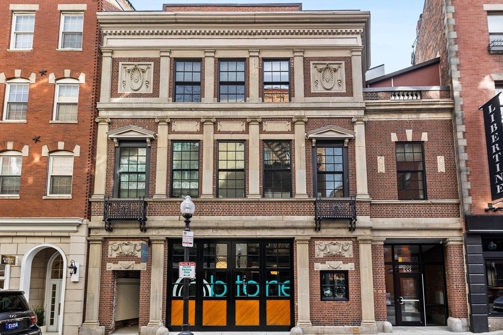 Condo in Boston, Massachusetts, United States 1 - 18592895