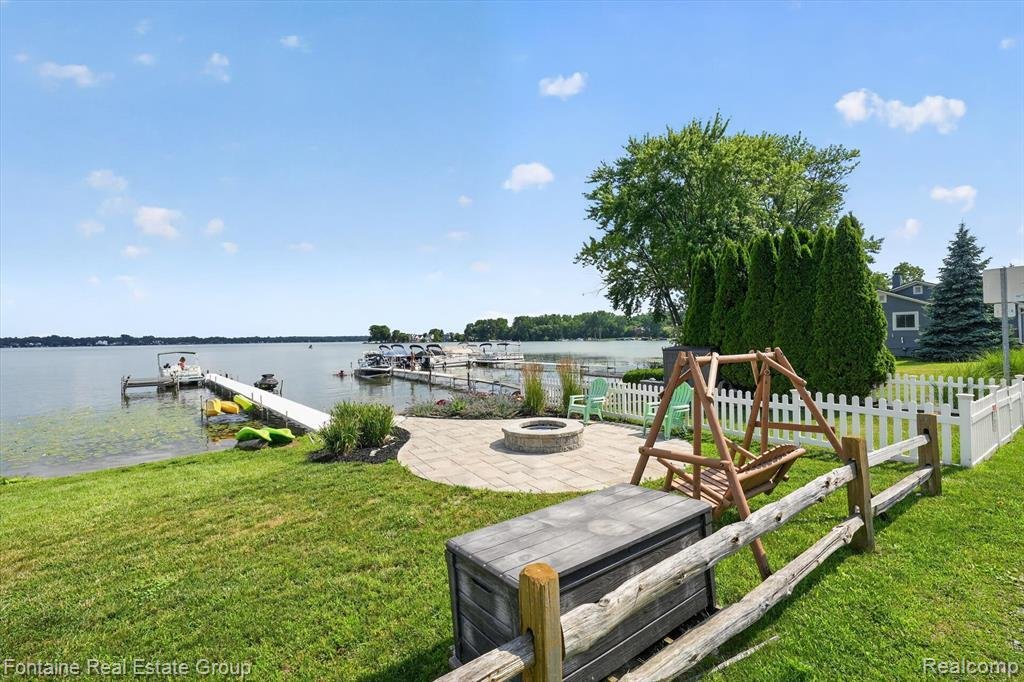House in Walled Lake, Michigan, United States 1 - 18452842