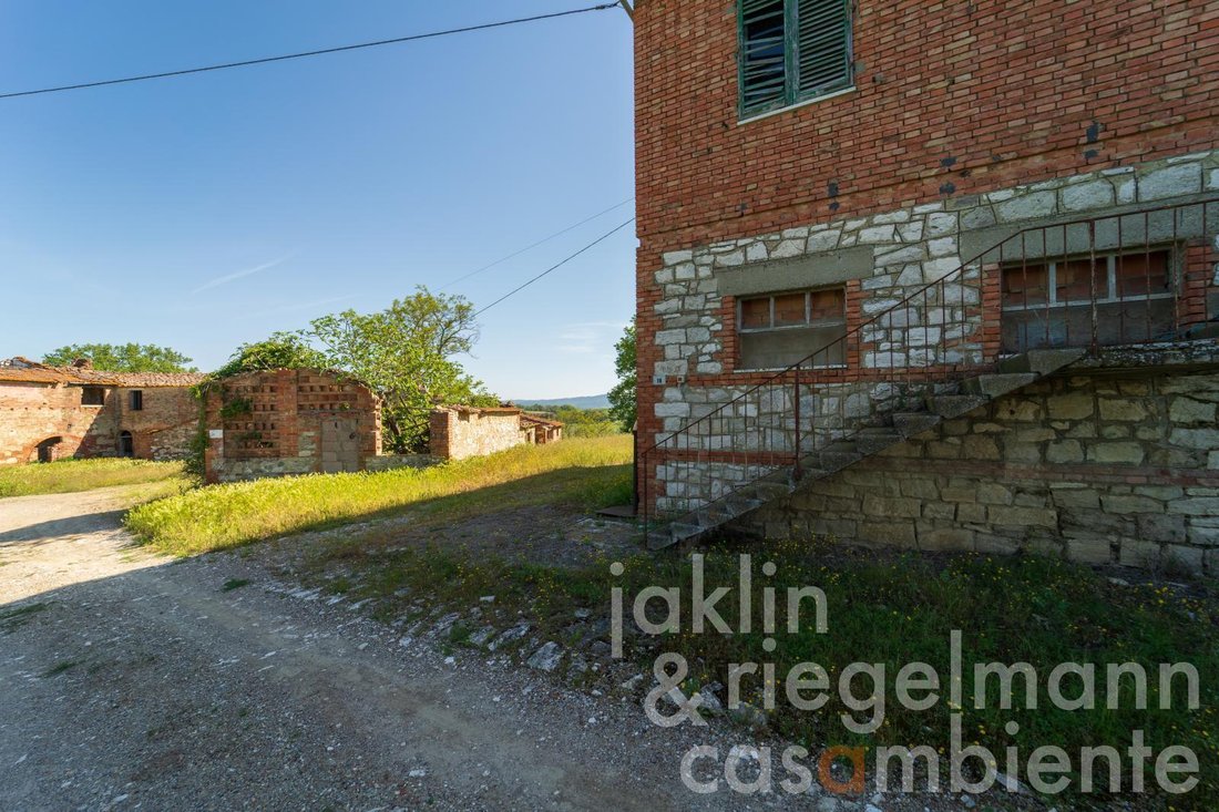 Farm Ranch in Asciano, Tuscany, Italy 4 - 18589146