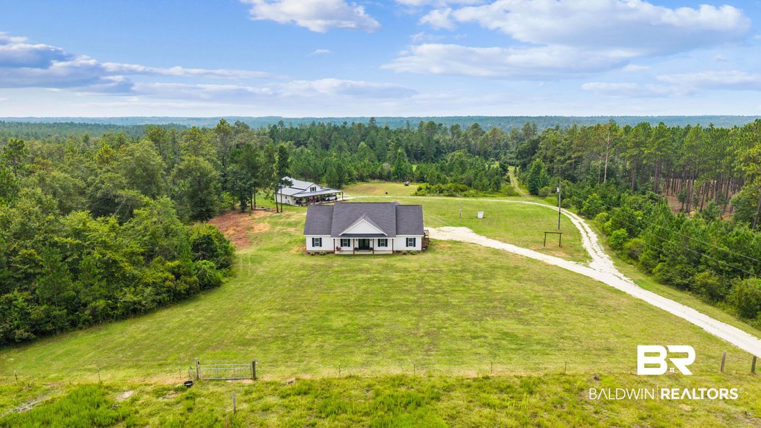 House in Century, Florida, United States 3 - 18589015
