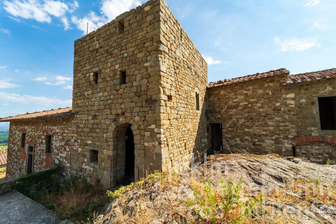 Castle in Figline Centro - Stecco, Figline e Incisa Valdarno, Tuscany 3 - 18588975