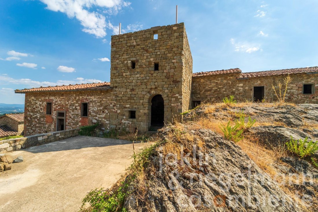 Castle in Figline Centro - Stecco, Figline e Incisa Valdarno, Tuscany 2 - 18588975