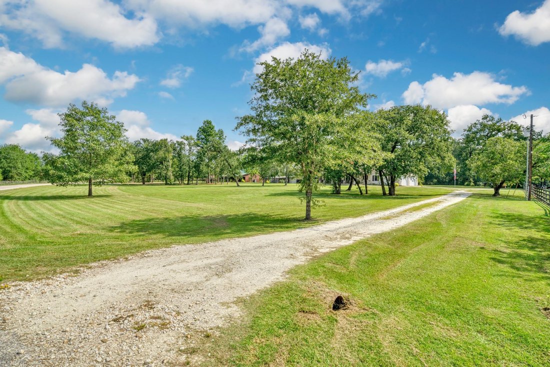 House in Oakhurst, Texas, United States 3 - 18592632