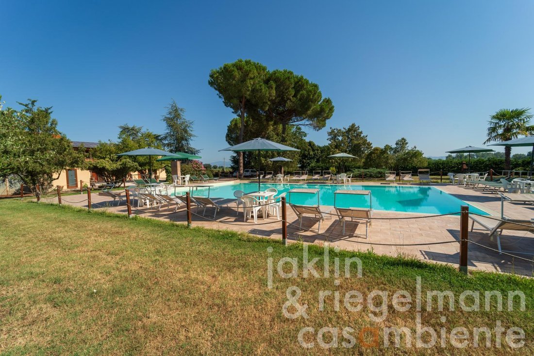 Farm Ranch in Castiglione del Lago, Umbria, Italy 1 - 18589048