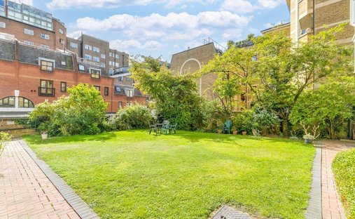 Apartment in Primrose Hill, Camden, England 1