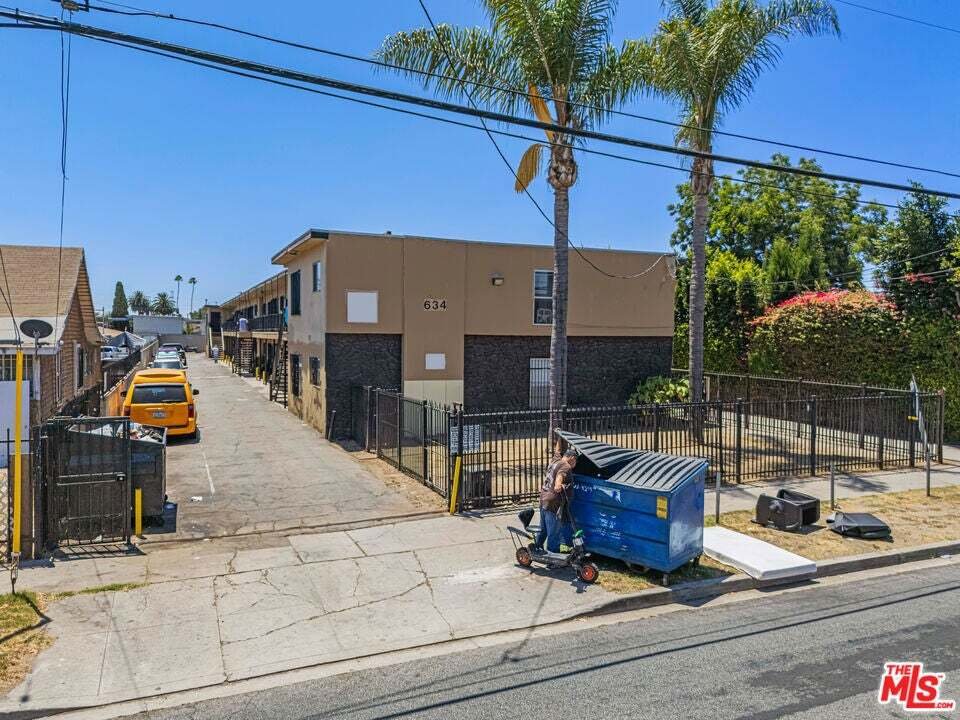 Los Angeles, California, United States 2 - 18591071