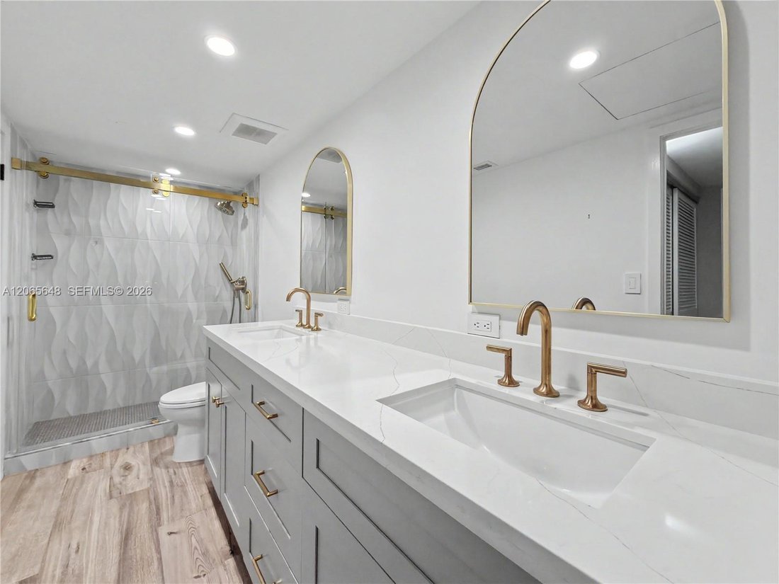 Condo in Miami, Florida, United States 5 - 18592888