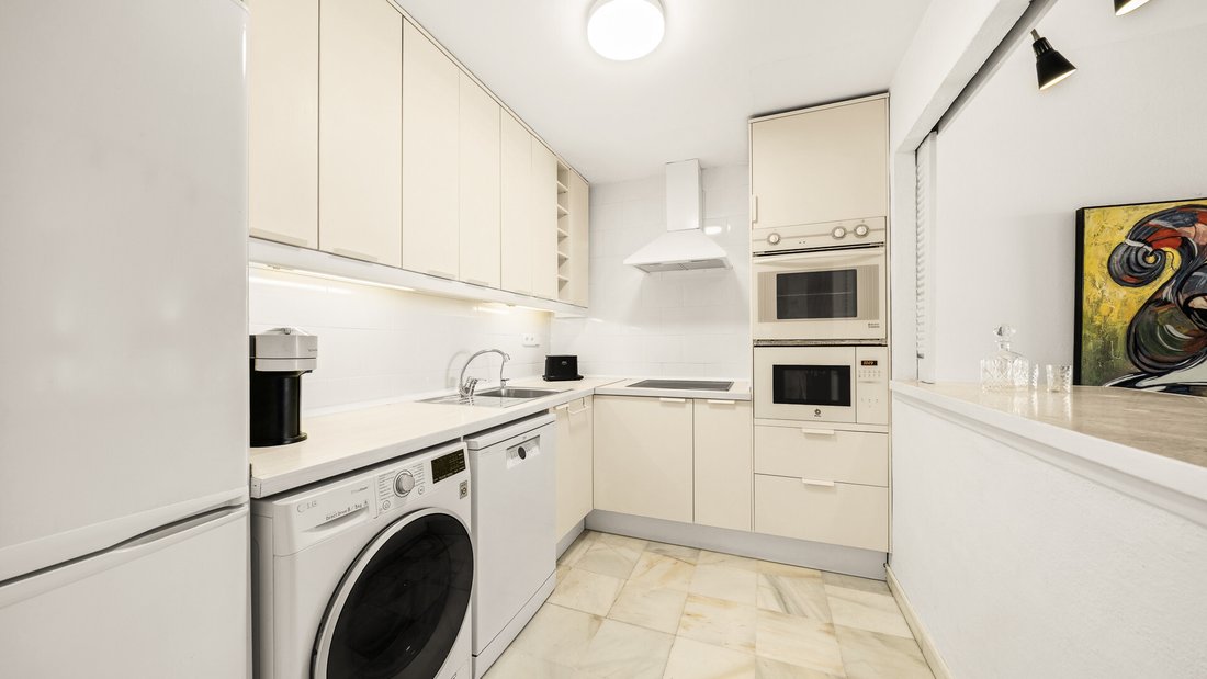 Apartment in Puerto Banus, Marbella, Spain 5 - 18591221