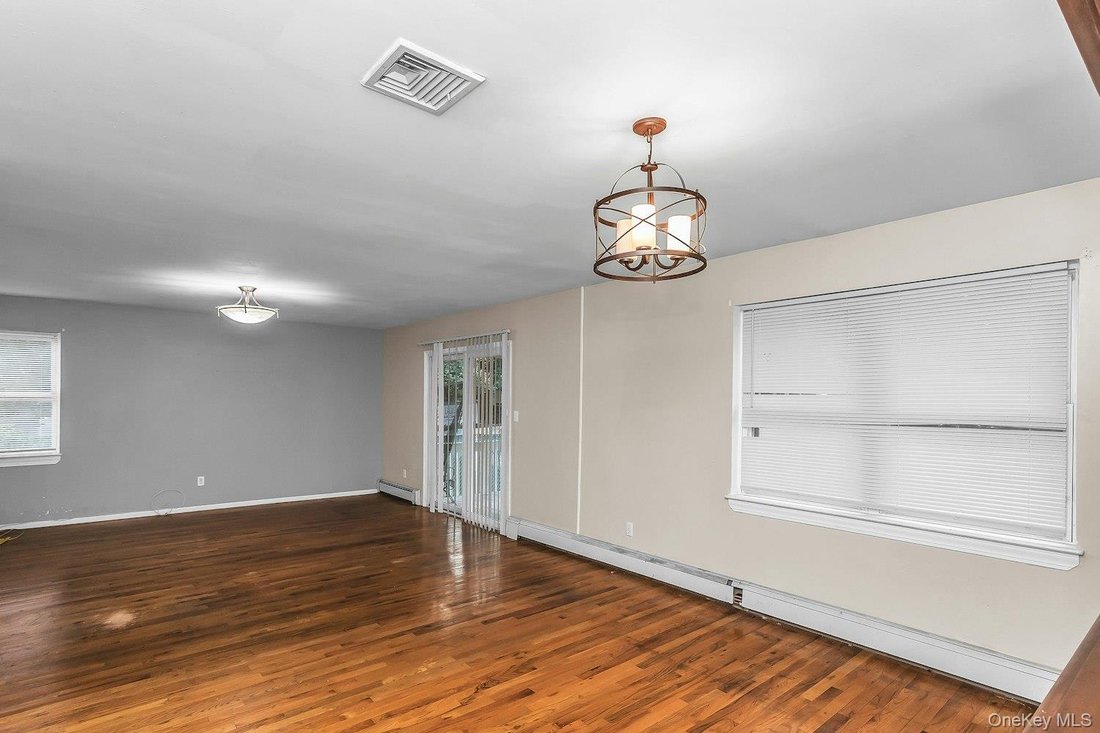House in West Hempstead, New York, United States 4 - 18563056