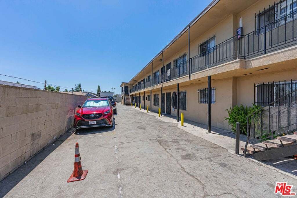Los Angeles, California, United States 5 - 18591071