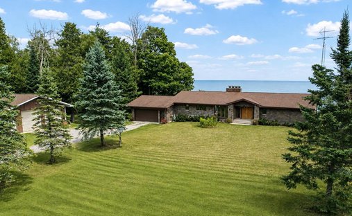 House in Menominee, Michigan, United States 1