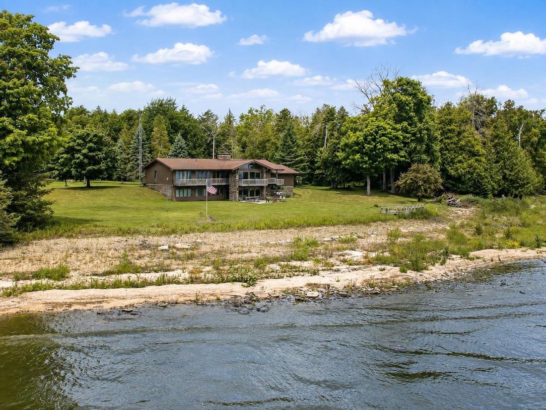 House in Menominee, Michigan, United States 3 - 18591508