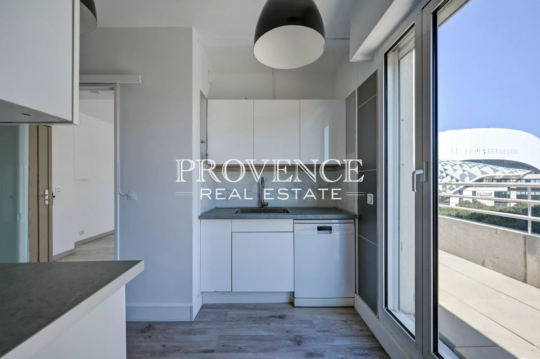 Apartment in Saint Giniez, 8e Arrondissement, Marseille 4 - 18593070