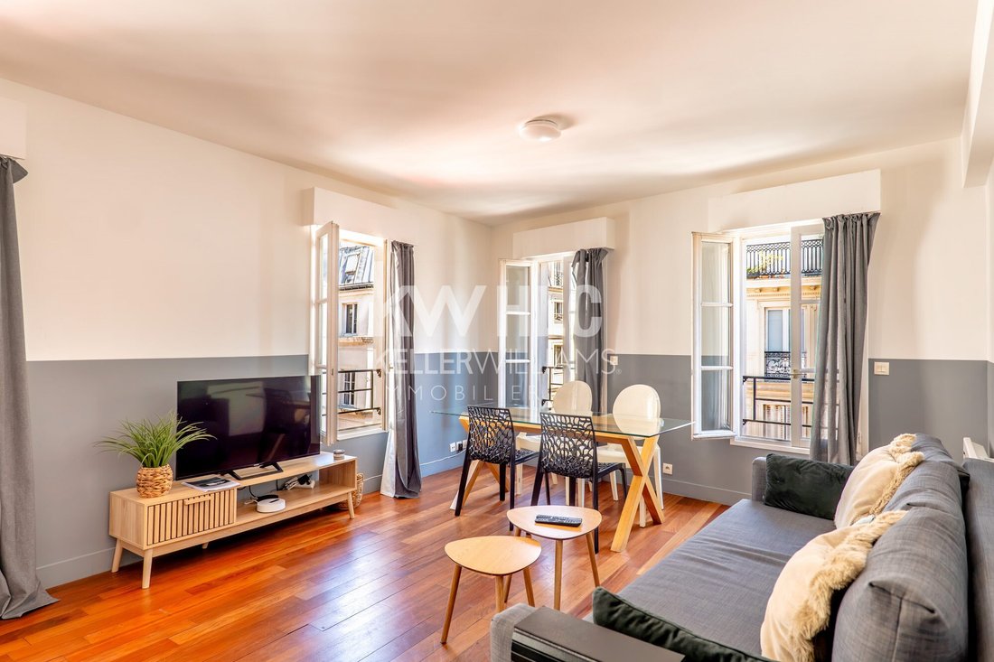 Apartment in Saint Germain l'Auxerrois, Paris 1er Arrondissement, Paris 1 - 18593916