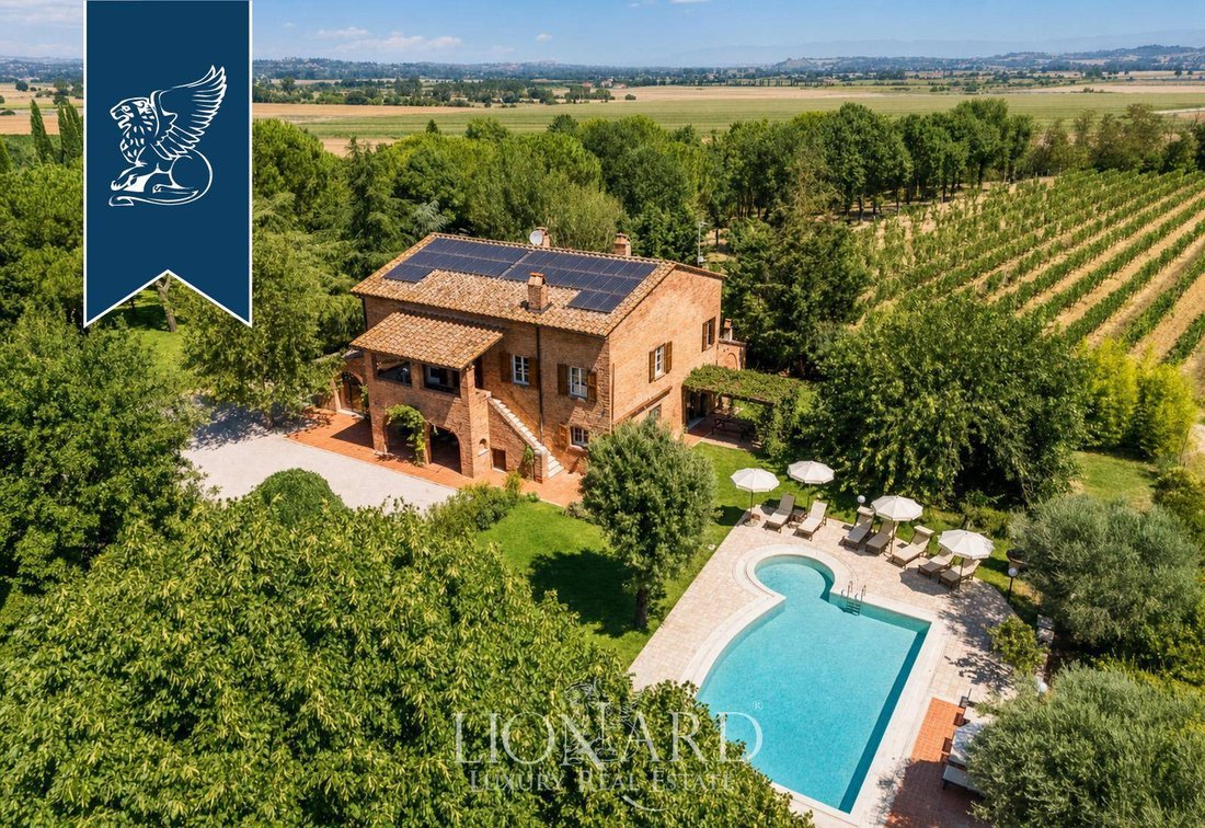 Villa in Torrita di Siena, Tuscany, Italy 1 - 18592798