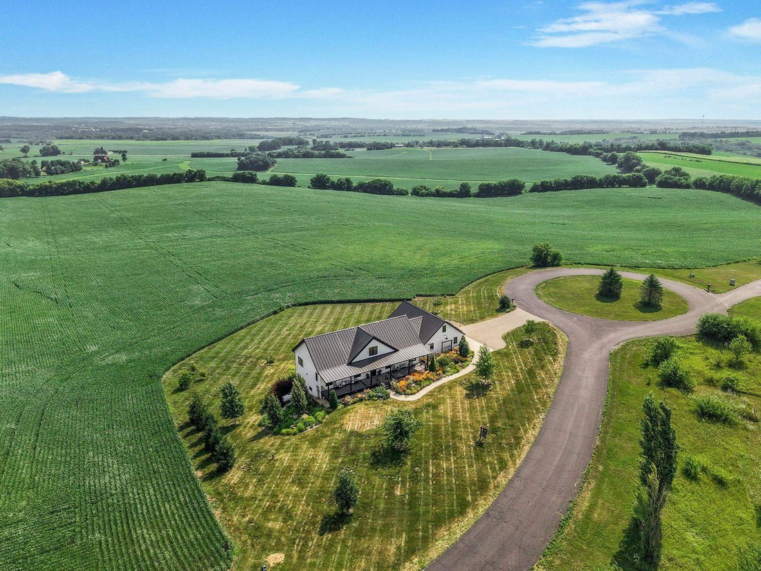 House in Montrose, Wisconsin, United States 2 - 18590873