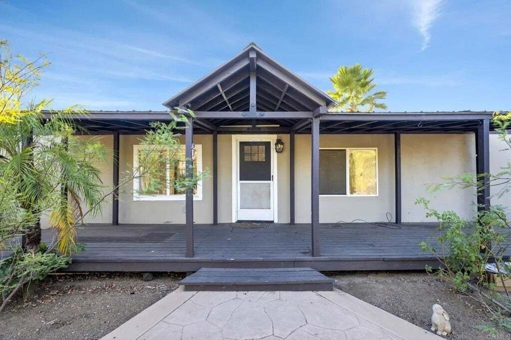 Escondido, California, United States 3 - 18591974