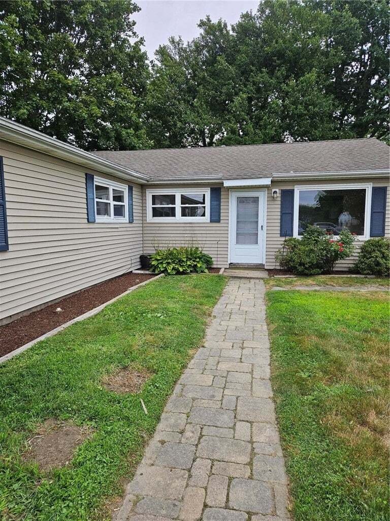Middletown, Rhode Island, United States 2 - 18590985